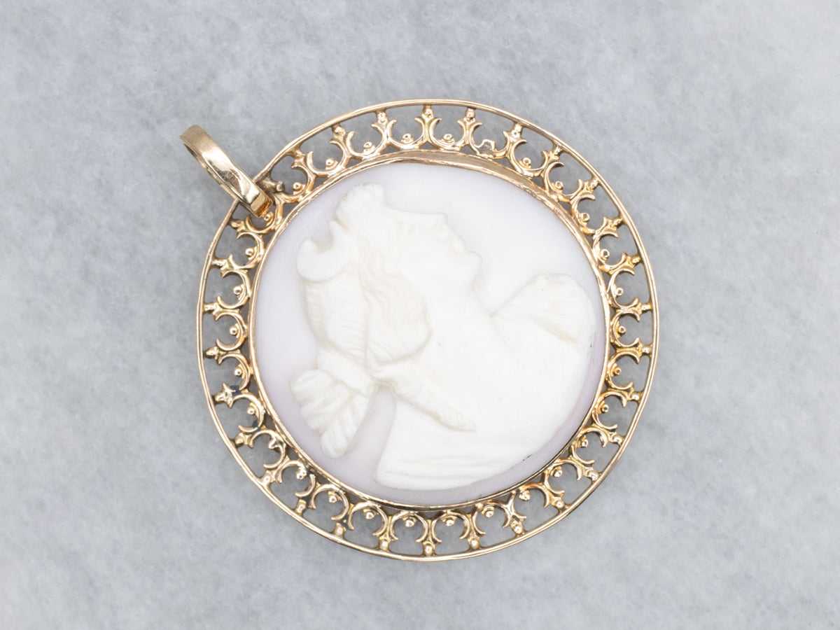 Light Pink Conch Shell Cameo Yellow Gold Pendant