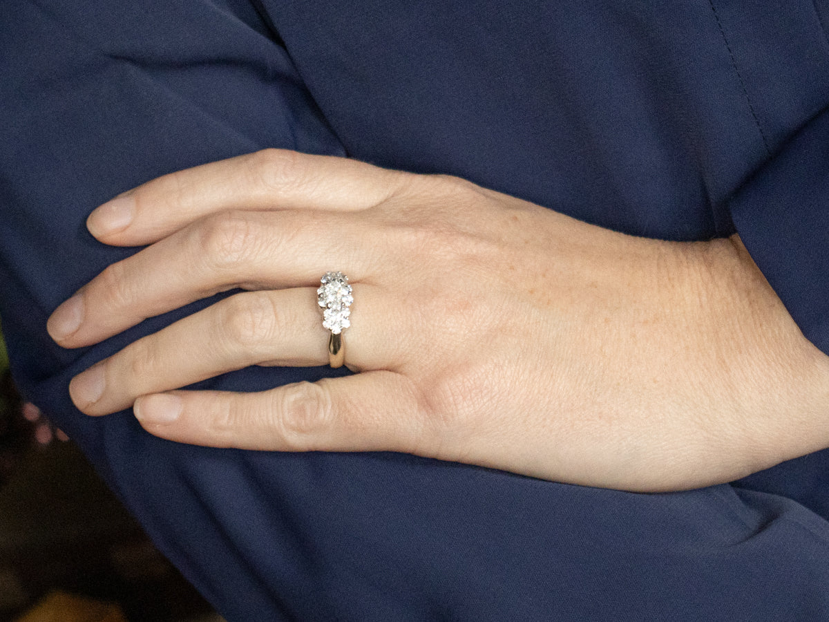 Modern White Gold Round-Brilliant Diamond Cluster Ring