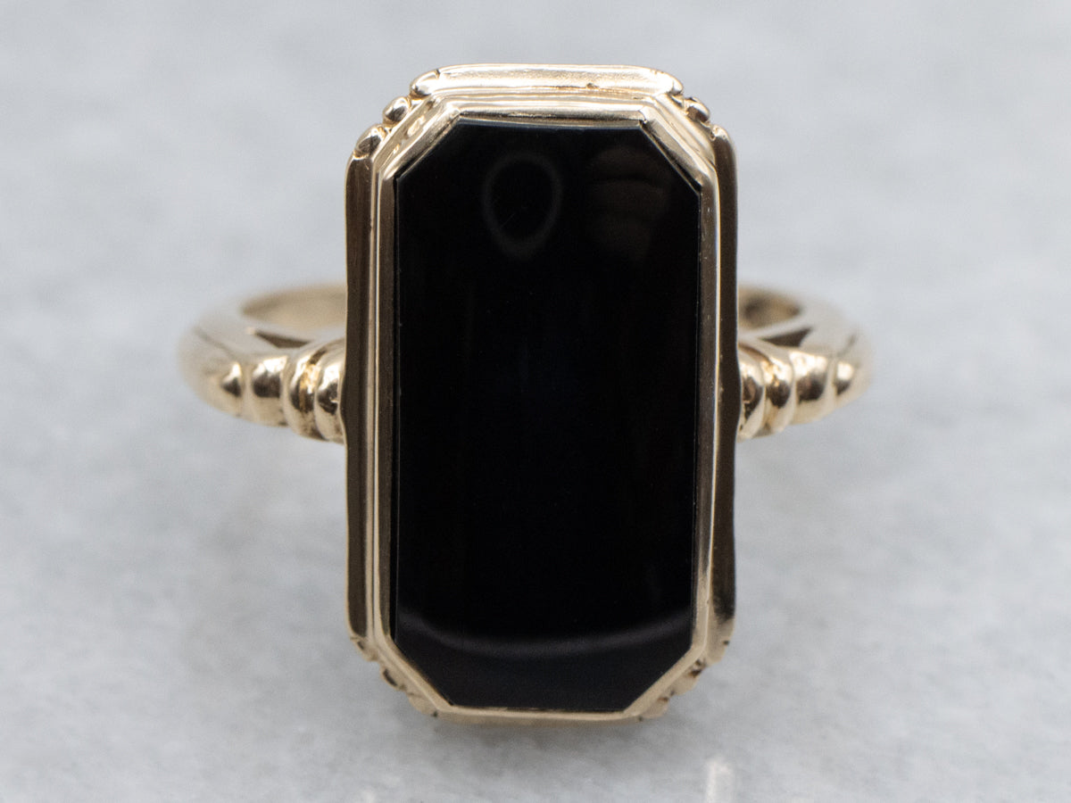Vintage Onyx Cabochon Solitaire Ring in Yellow Gold
