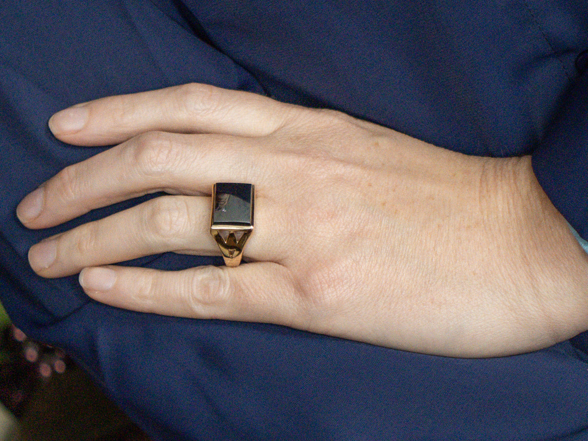 Men's East-to-West Set Hematite Yellow Gold Statement Ring