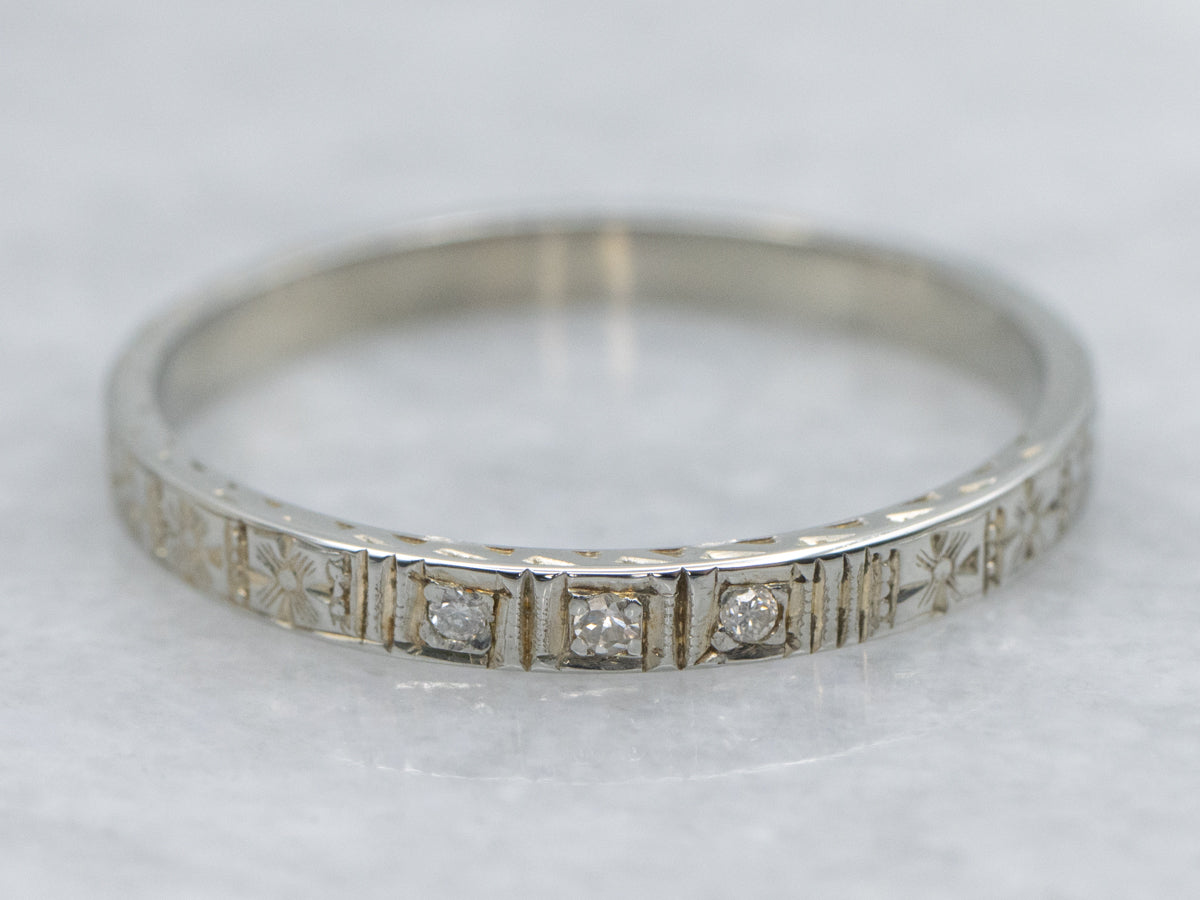 Antique Diamond Floral Patterned White Gold Band