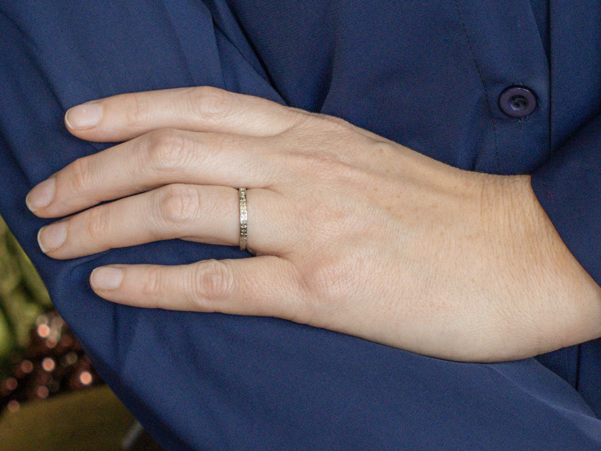 Antique Diamond Floral Patterned White Gold Band