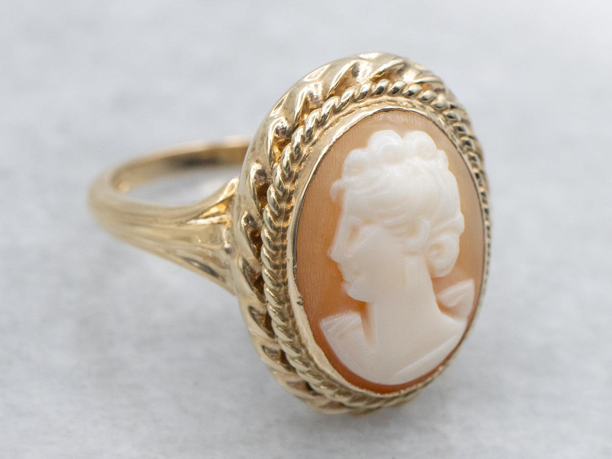 Mid-Century Conch Shell Cameo and Gold Ring