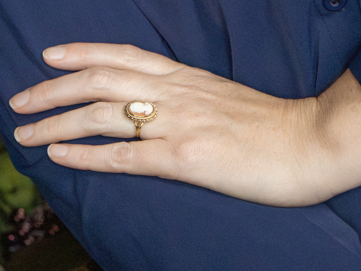 Mid-Century Conch Shell Cameo and Gold Ring