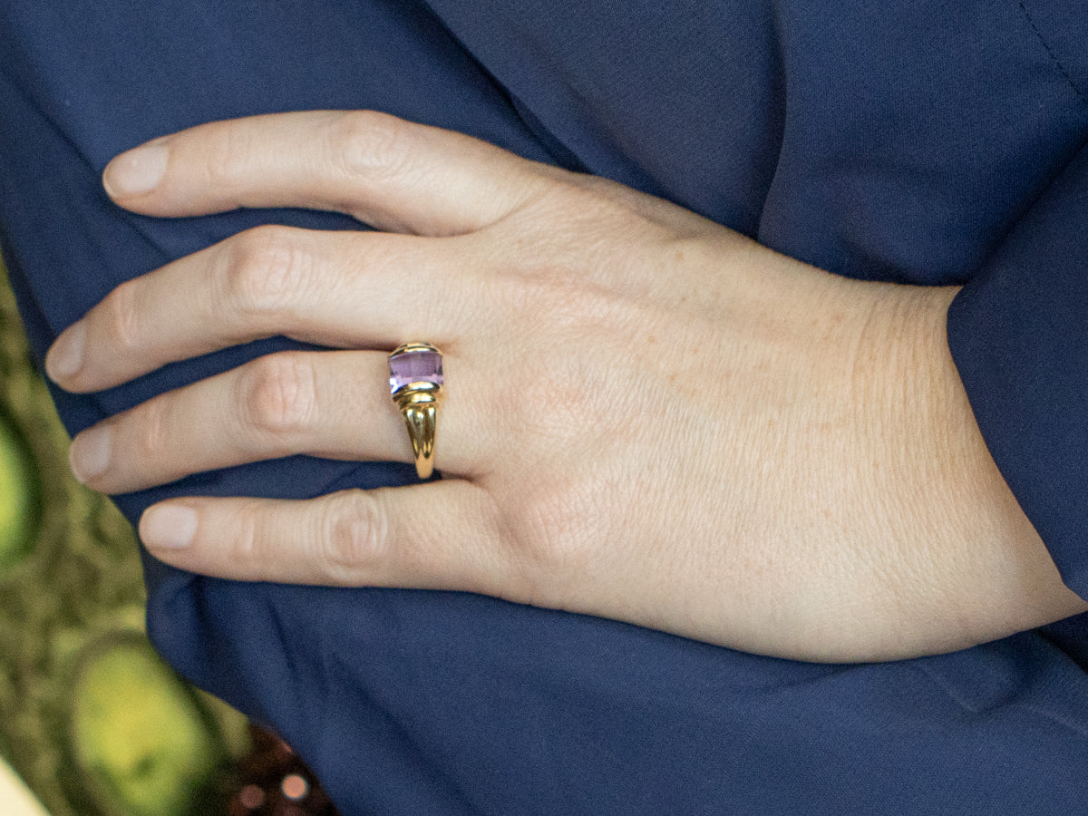 Modern Barrel-Cut Amethyst Yellow Gold Ring