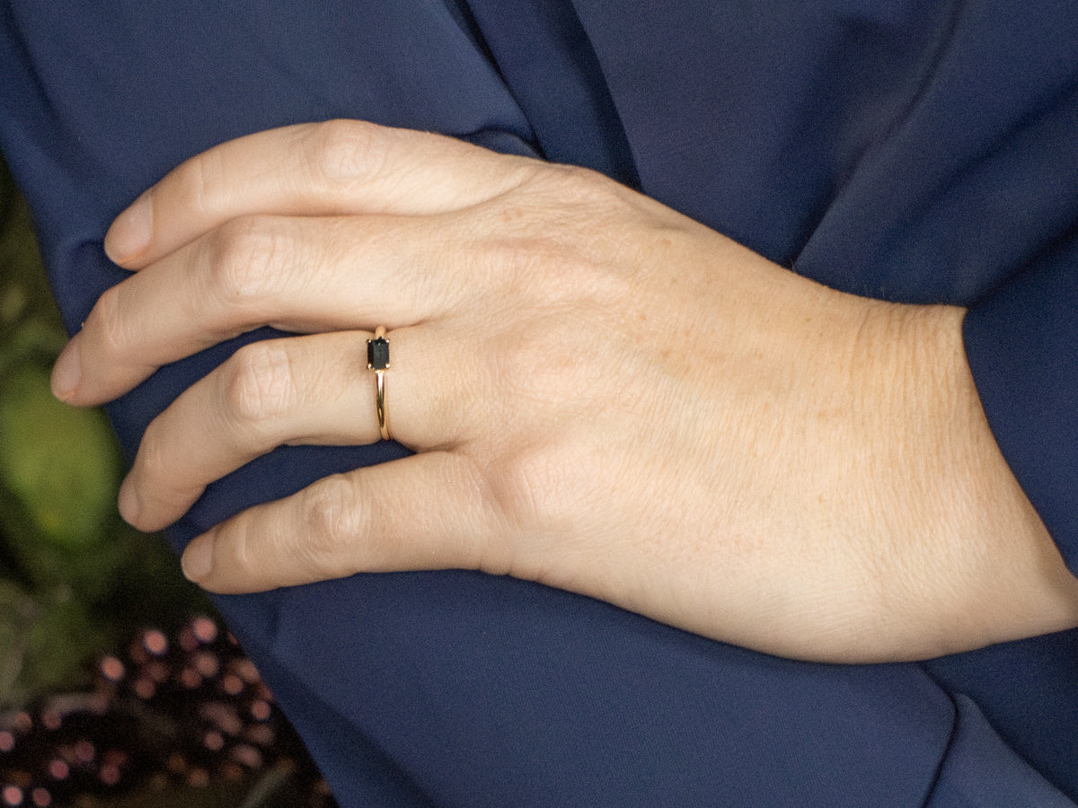 East-to-West Set Sapphire Yellow Gold Solitaire Ring