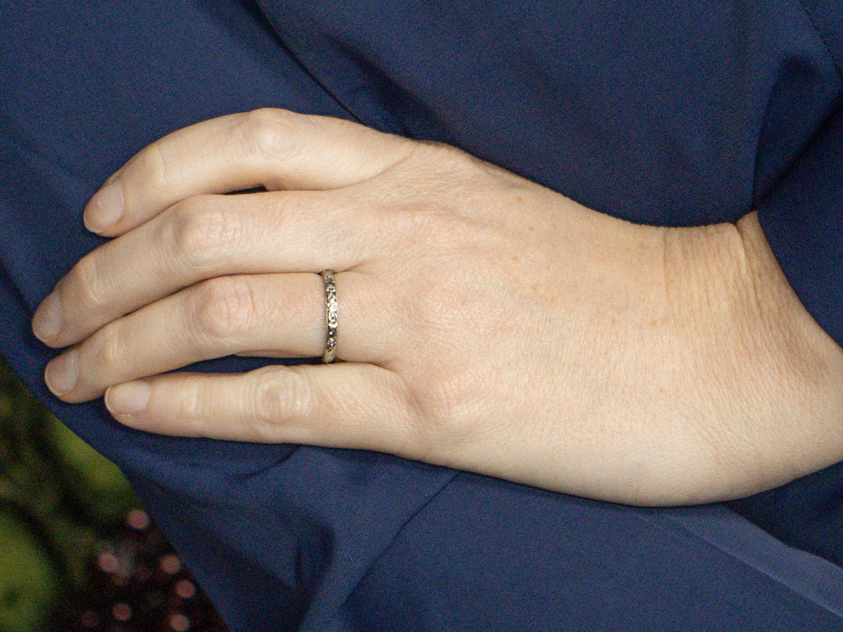 Antique 1920s White Gold Floral Patterned Band