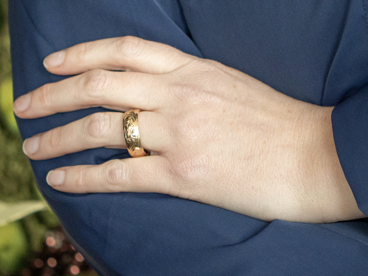 Men's Vintage Two-Tone Gold Engraved Botanical Patterned Band