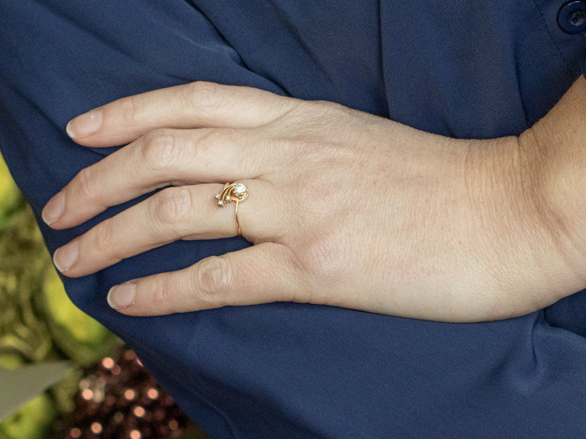 Shooting Star Round Brilliant Celestial Diamond Ring