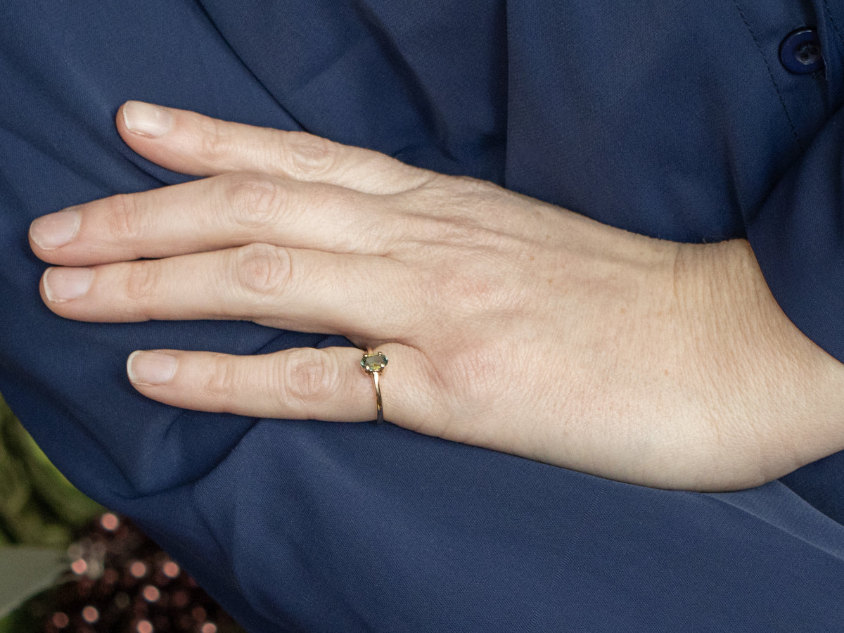 Stunning Bi-Colored Sapphire Solitaire Ring in Yellow Gold Setting