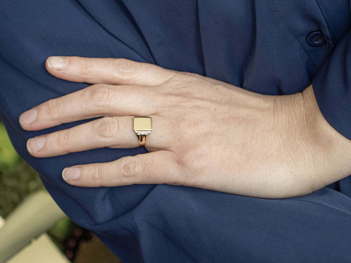Plain Square-Topped Yellow Gold Signet Ring with Grooved Shoulders