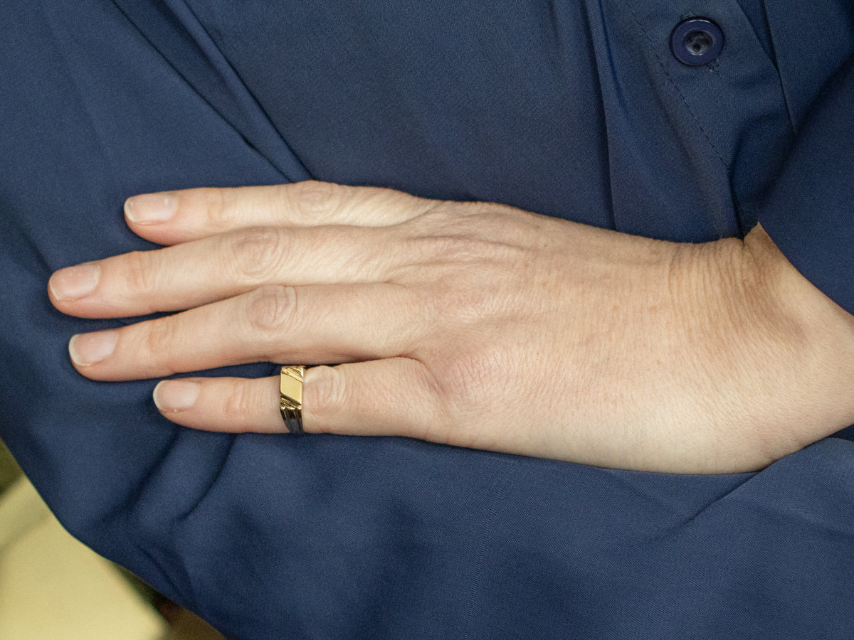 Vintage Geometric Grooved Gold Signet Ring