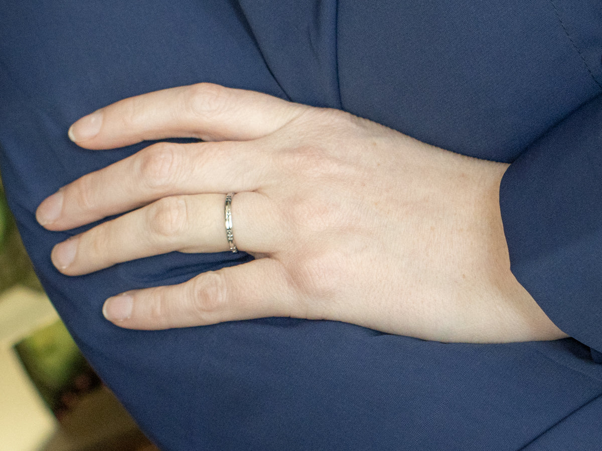 Antique Belais Floral Patterned White Gold Band