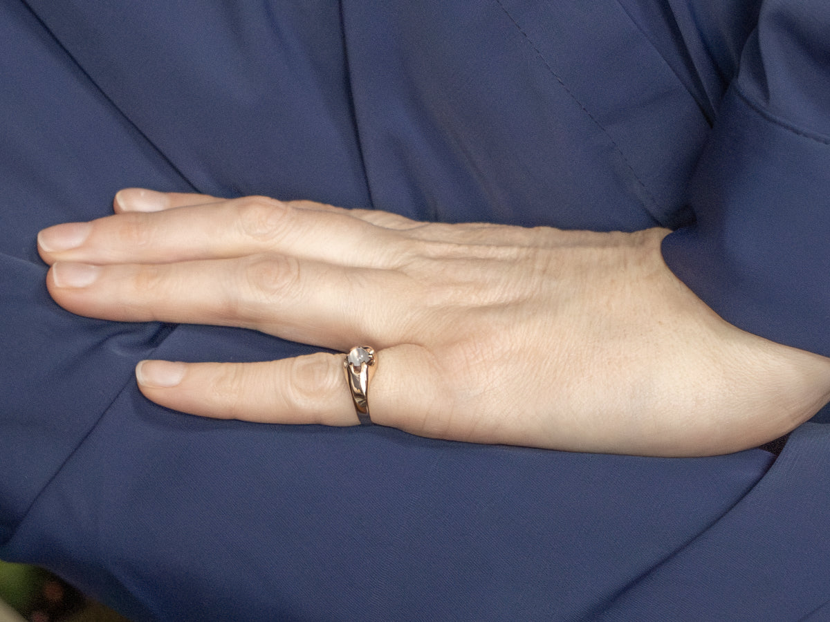 Antique Belcher Set Moonstone and Gold Solitaire Ring