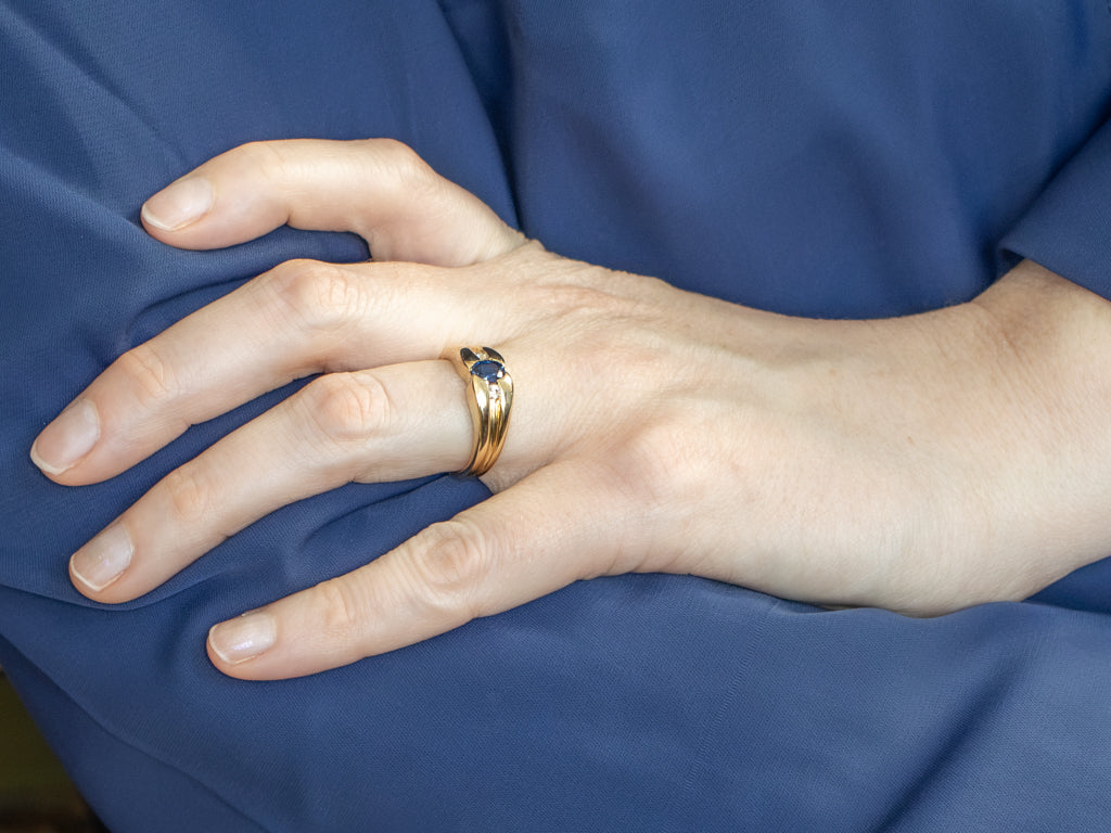 Sapphire and Diamond Grooved Yellow Gold Ring