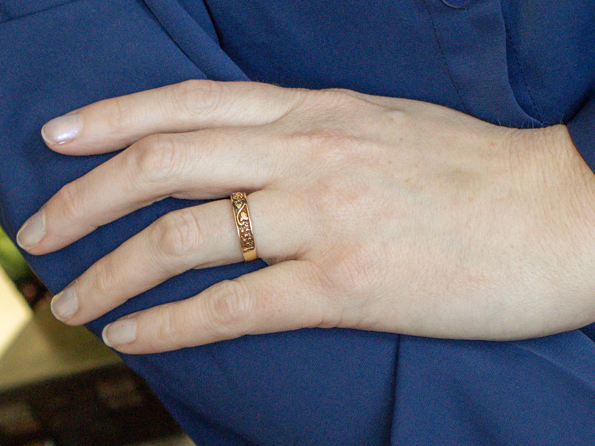 Black Hills Tri-Color Gold Botanical Pattern Band