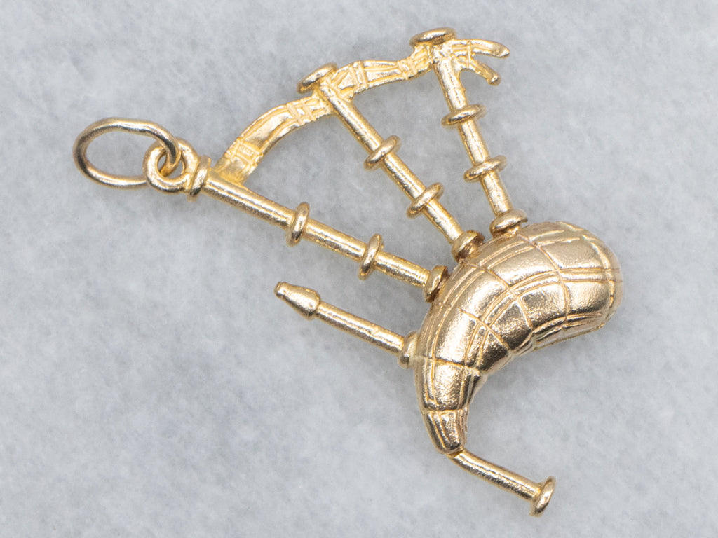 Vintage Yellow Gold Bagpipe Charm Pendant