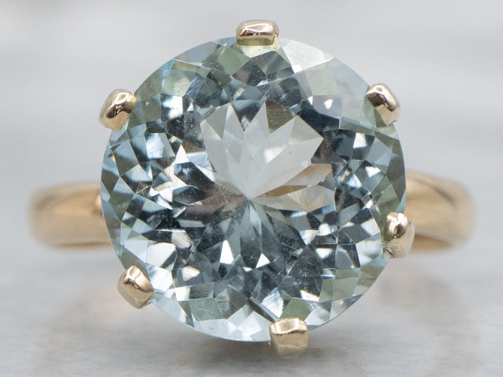 Beautiful Aquamarine Yellow Gold Cocktail Ring