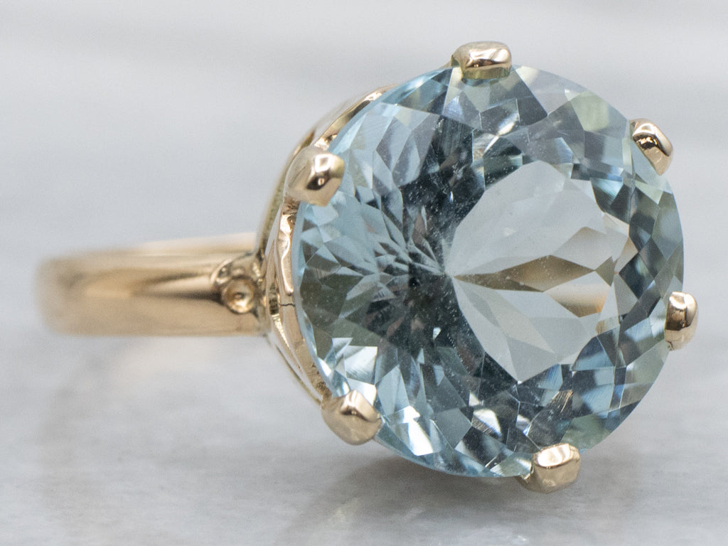 Beautiful Aquamarine Yellow Gold Cocktail Ring