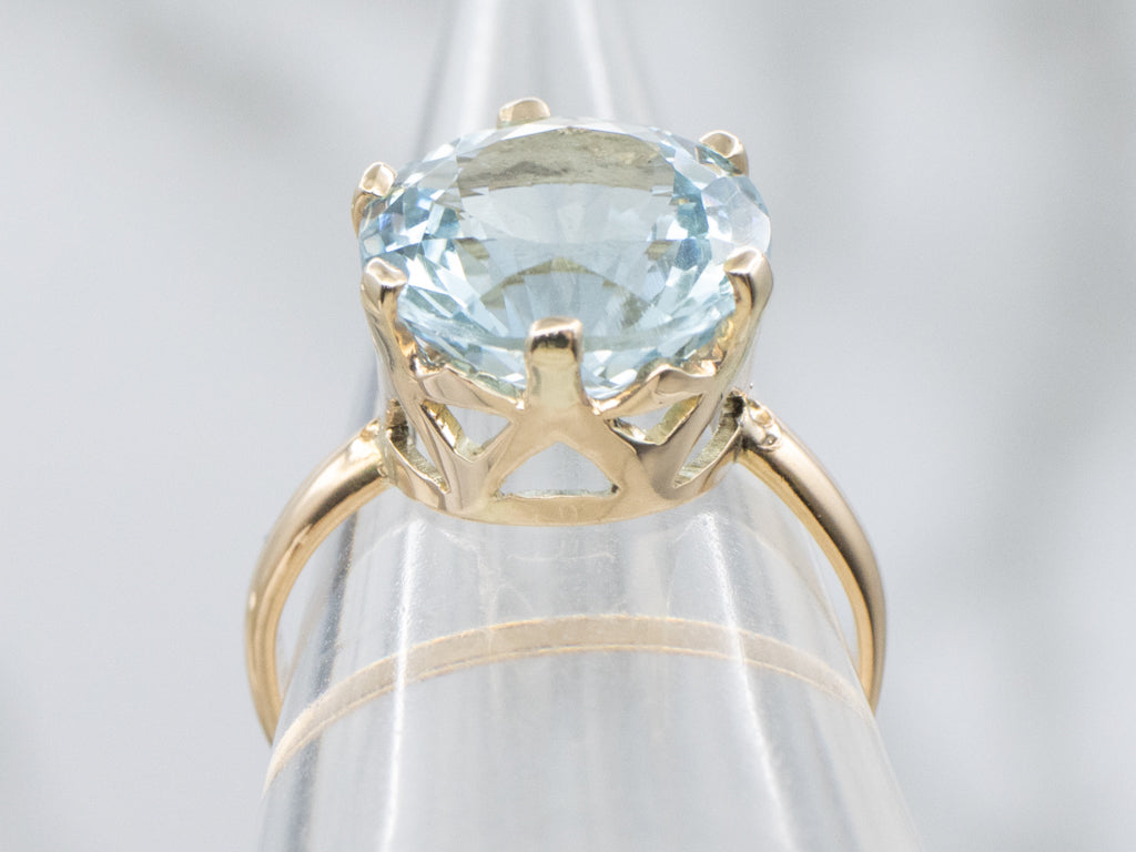 Beautiful Aquamarine Yellow Gold Cocktail Ring
