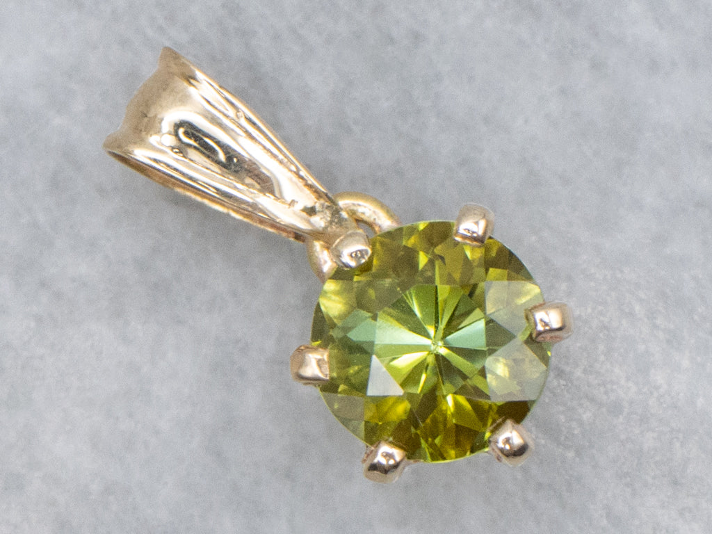 Green Tourmaline Solitaire Yellow Gold Pendant
