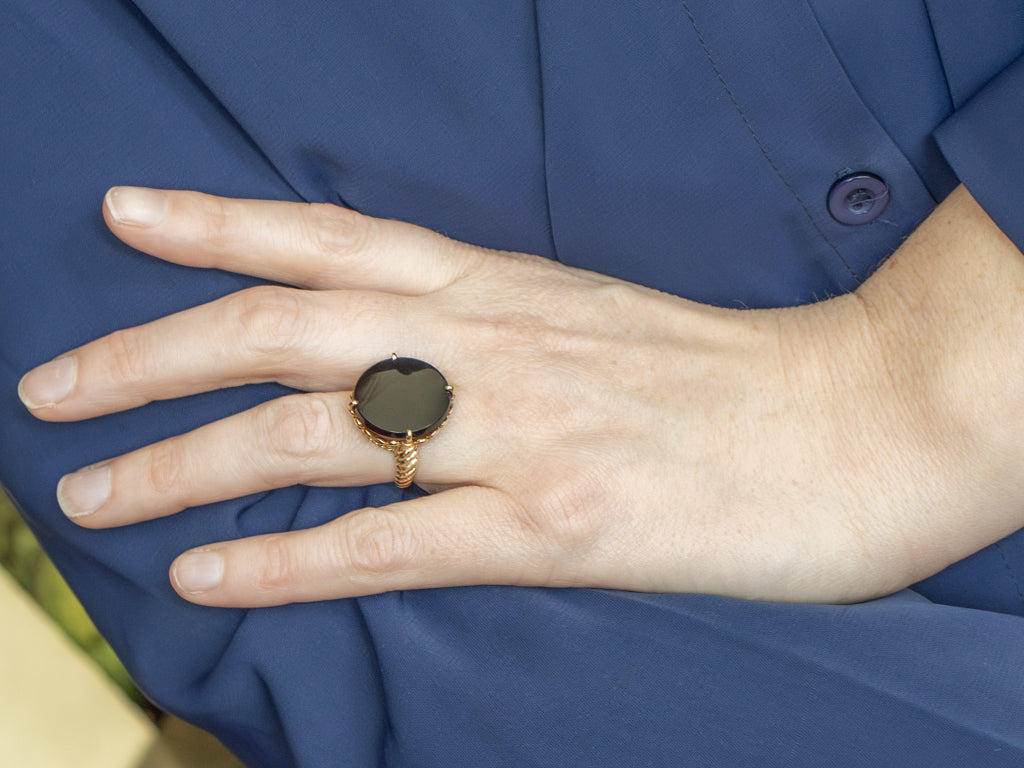Vintage Twisting Gold Black Onyx Cabochon Cocktail Ring