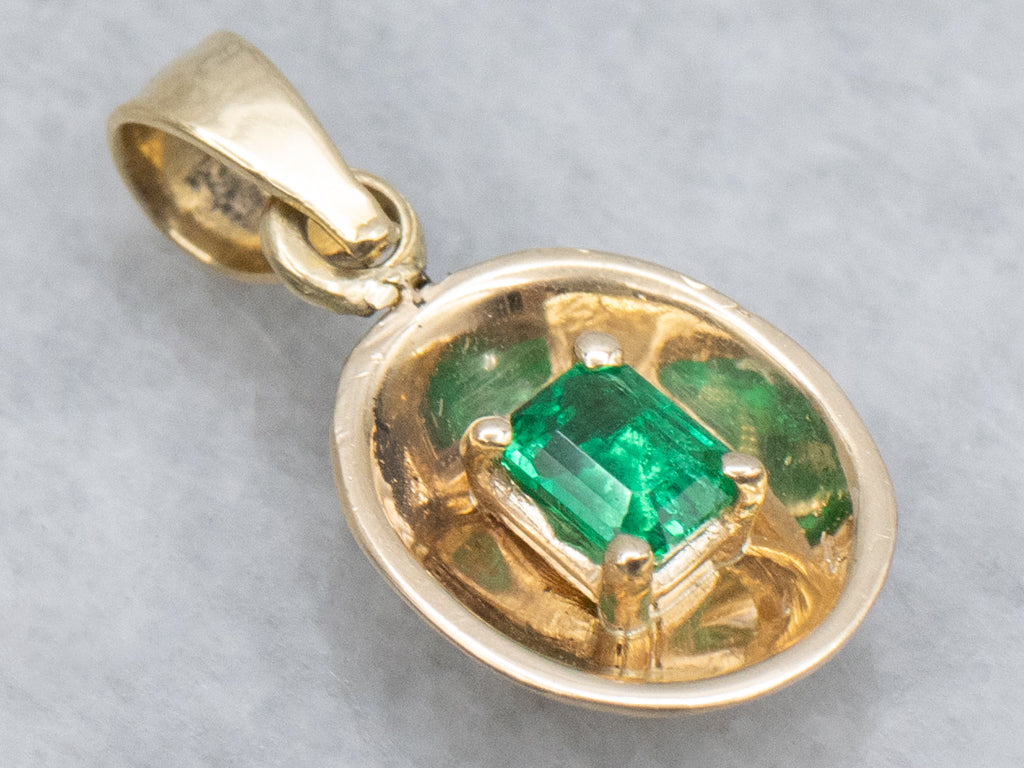 Columbian Emerald Solitaire 18-Karat Yellow Gold Pendant