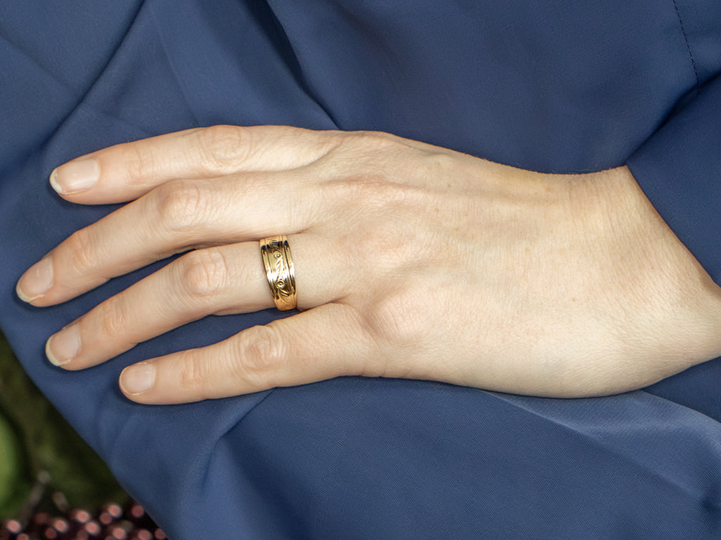 Vintage Yellow Gold Tapered Patterned Band