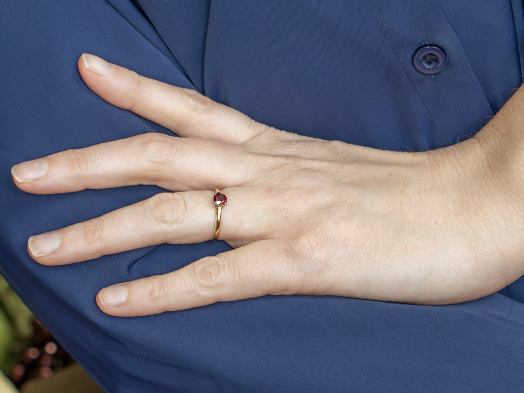 Beautiful Rhodolite Garnet Vintage Solitaire Ring