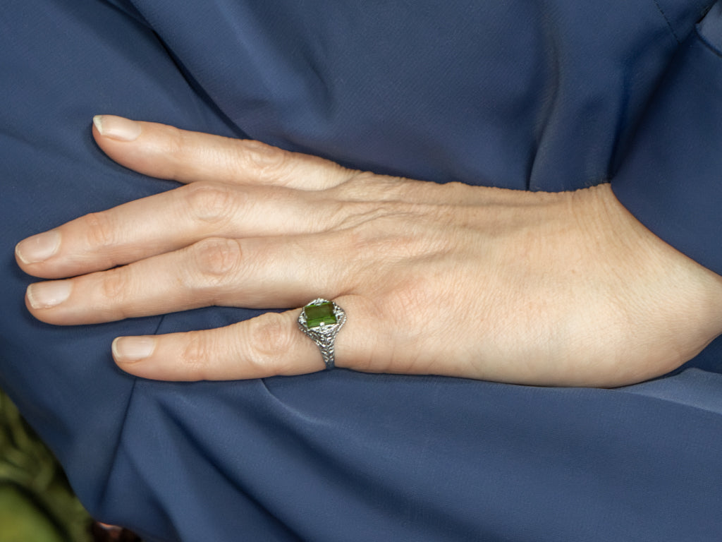 Green Tourmaline White Gold 1920s Filigree Solitaire Ring