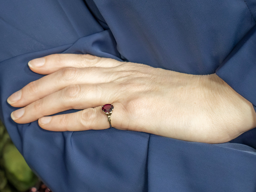 1940s Rhodolite Garnet and Gold Solitaire Ring