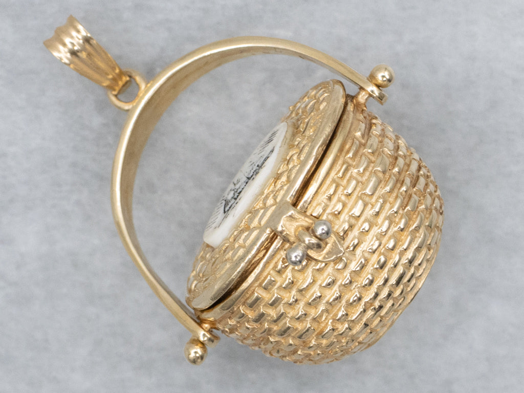 Nantucket Basket with Scrimshaw Top Yellow Gold Pendant