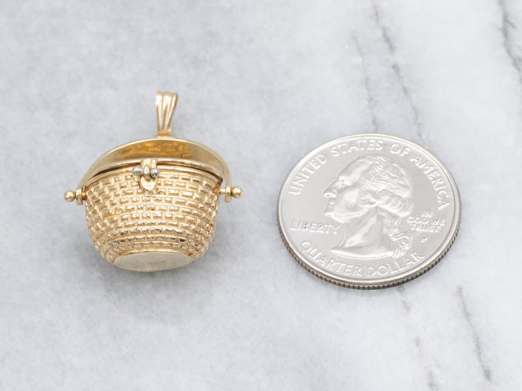 Nantucket Basket with Scrimshaw Top Yellow Gold Pendant