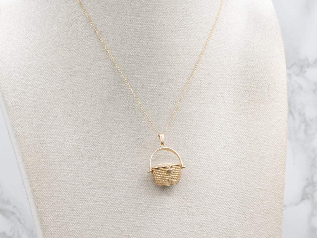 Nantucket Basket with Scrimshaw Top Yellow Gold Pendant