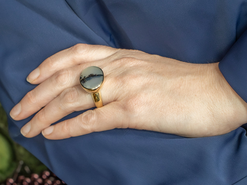 East-to-West Dendritic Agate Yellow Gold Ring