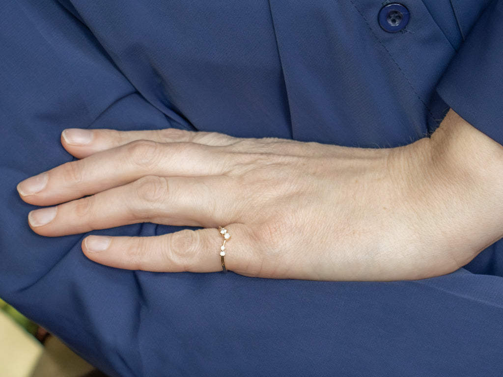 Brilliant Diamond Abstract Yellow Gold V-Band