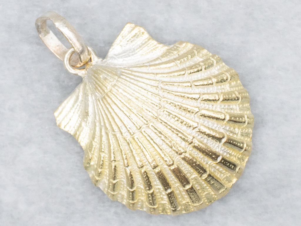 Detailed Yellow Gold Tiffany &amp; Co. Scallop Shell Pendant