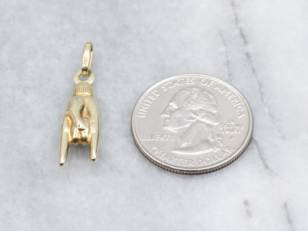 Italian Gold Mano Cornuto Charm Pendant
