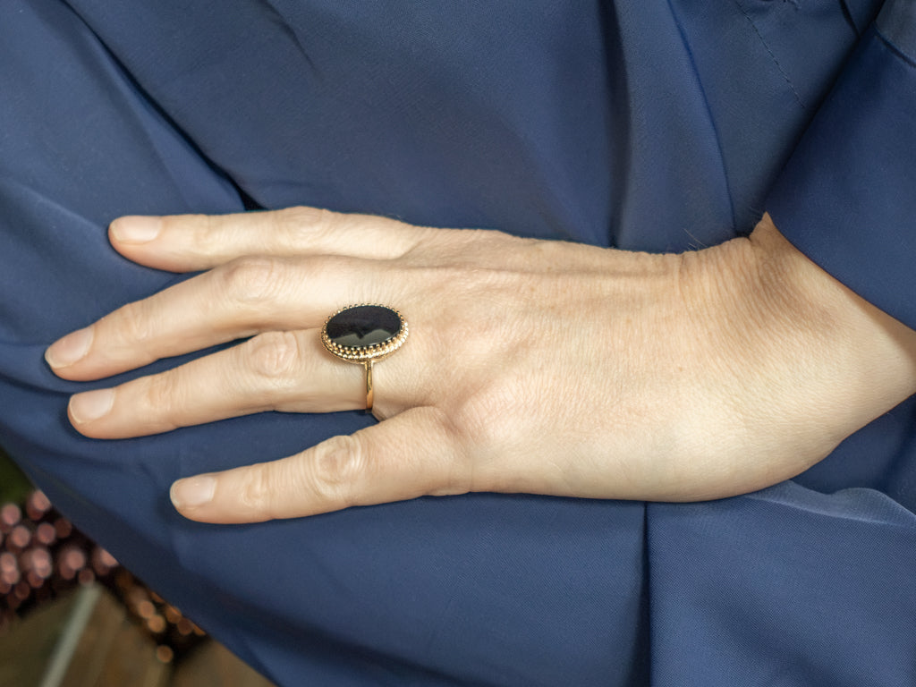 Vintage Black Onyx and Gold Ladies Ring with Rope-Twist Edge