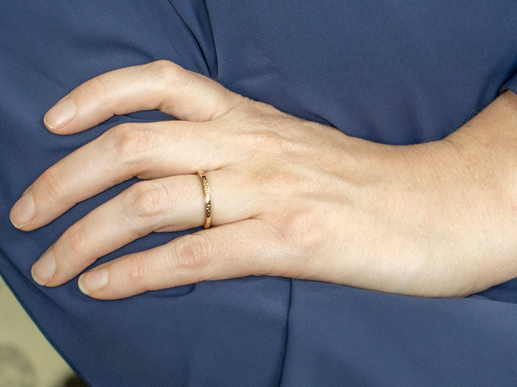 Vintage Gold Floral Patterned Band with Milgrain Edge