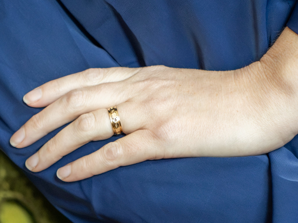 Mid-Century Pierced-Gold Floral Patterned Band