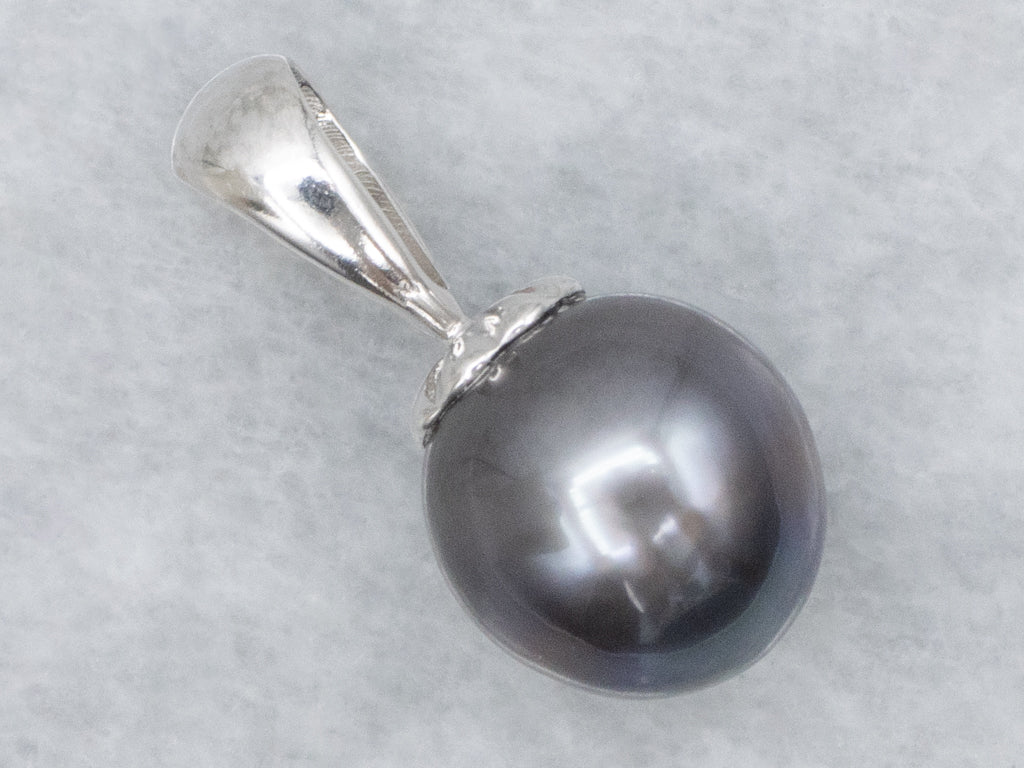 White Gold Grey Pearl Pendant