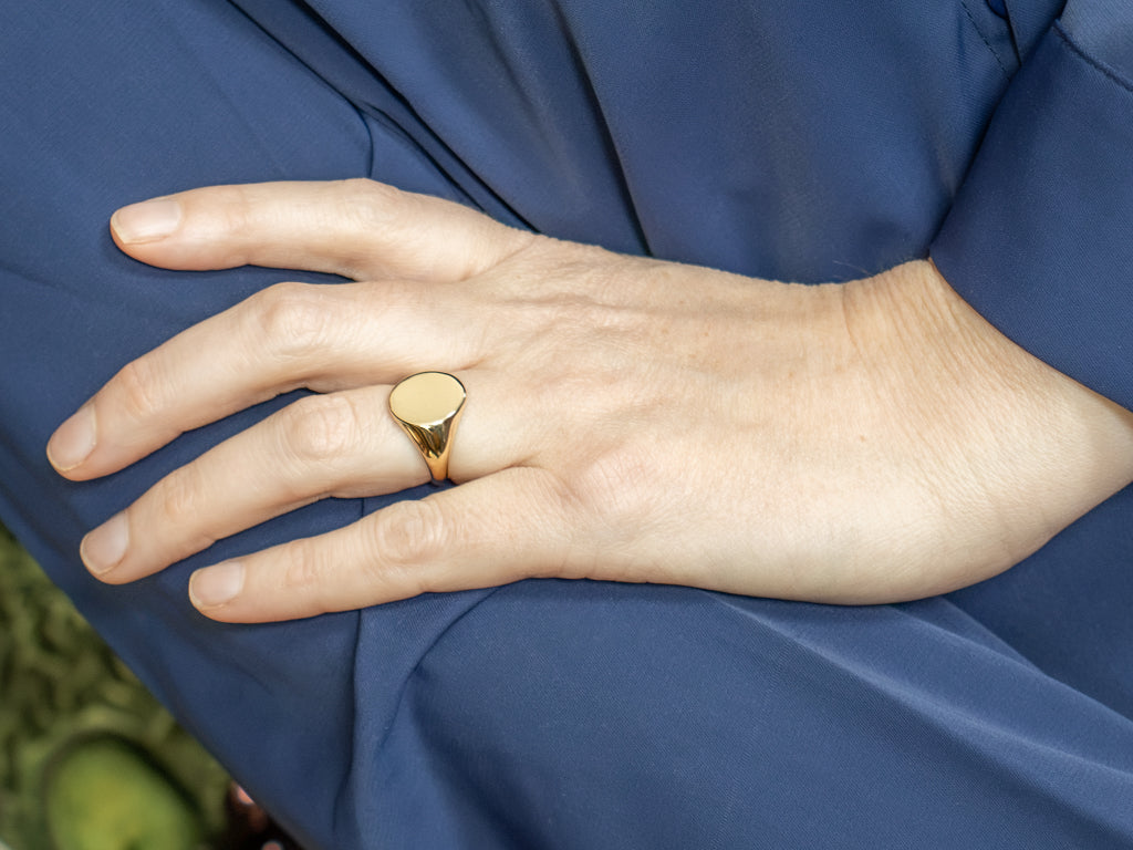 Plain Gold Oval-Top Signet Ring