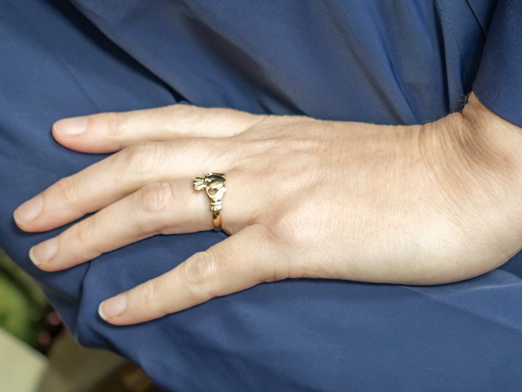 Classic Yellow Gold Claddagh Band