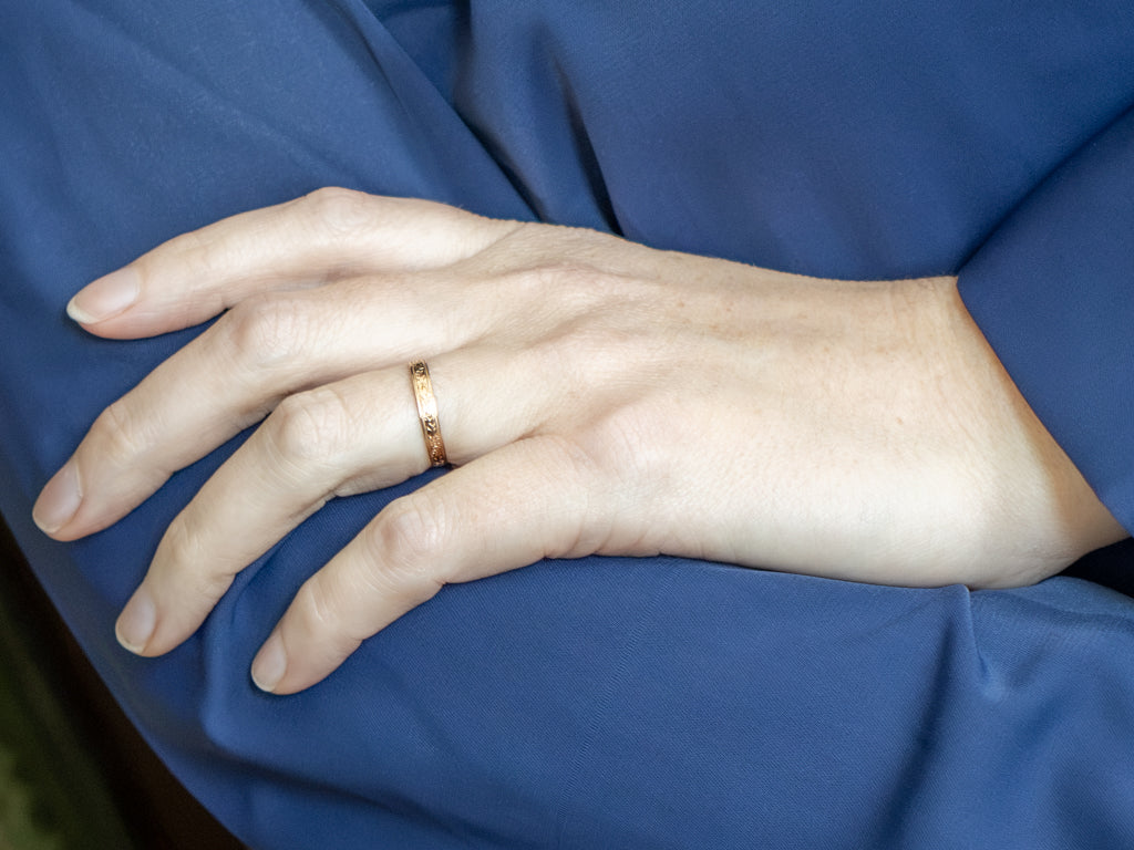 Vintage Gold Patterned Band with Milgrain Edge
