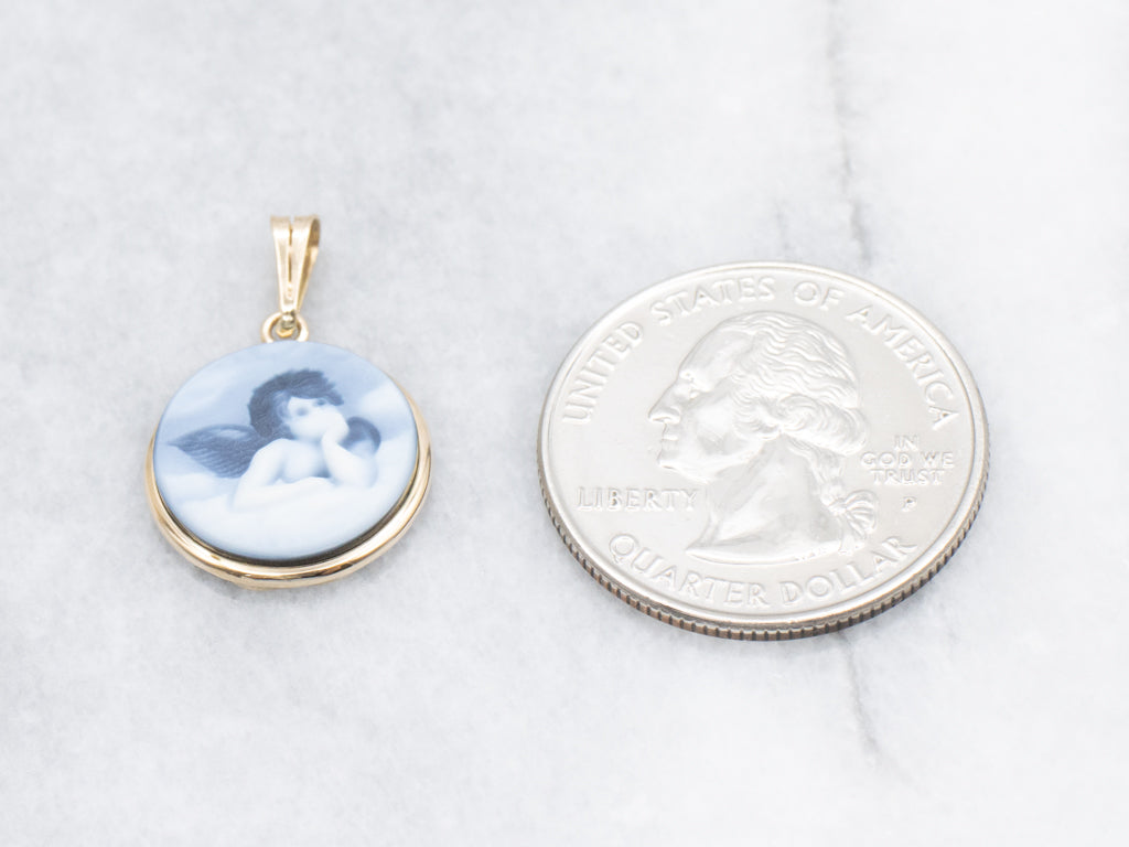 Modern Cupid Agate Cameo and Gold Pendant