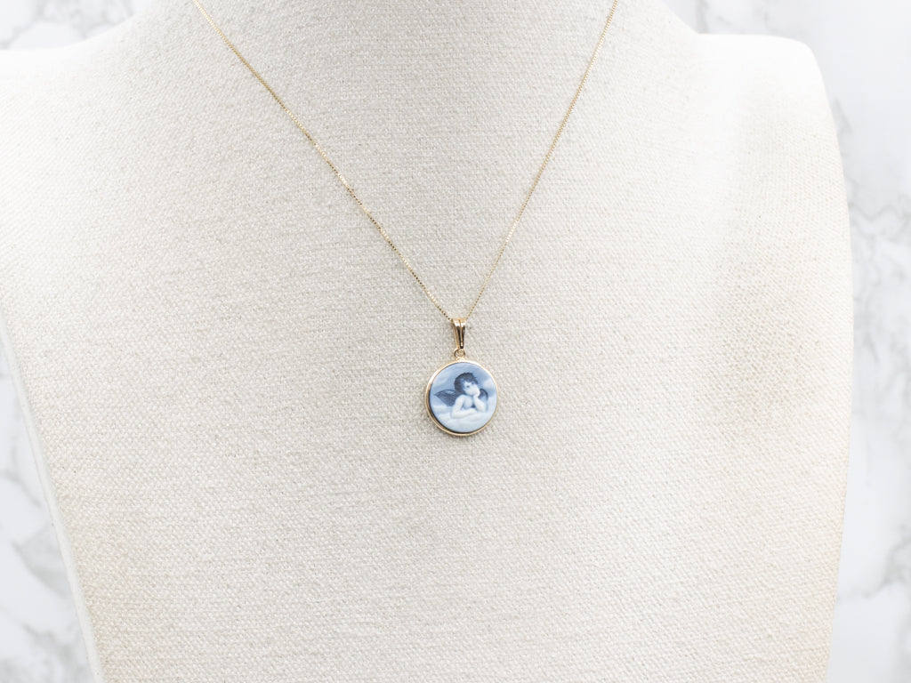 Modern Cupid Agate Cameo and Gold Pendant