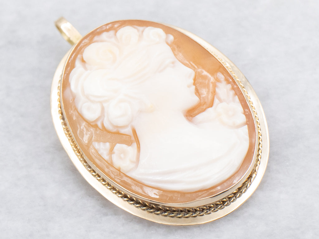 Mid-Century Italian Cameo Yellow Gold Pin and Pendant