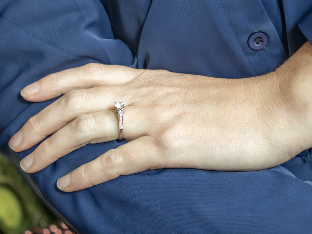 White Gold Round Brilliant Diamond Engagement Ring with Diamond Accents