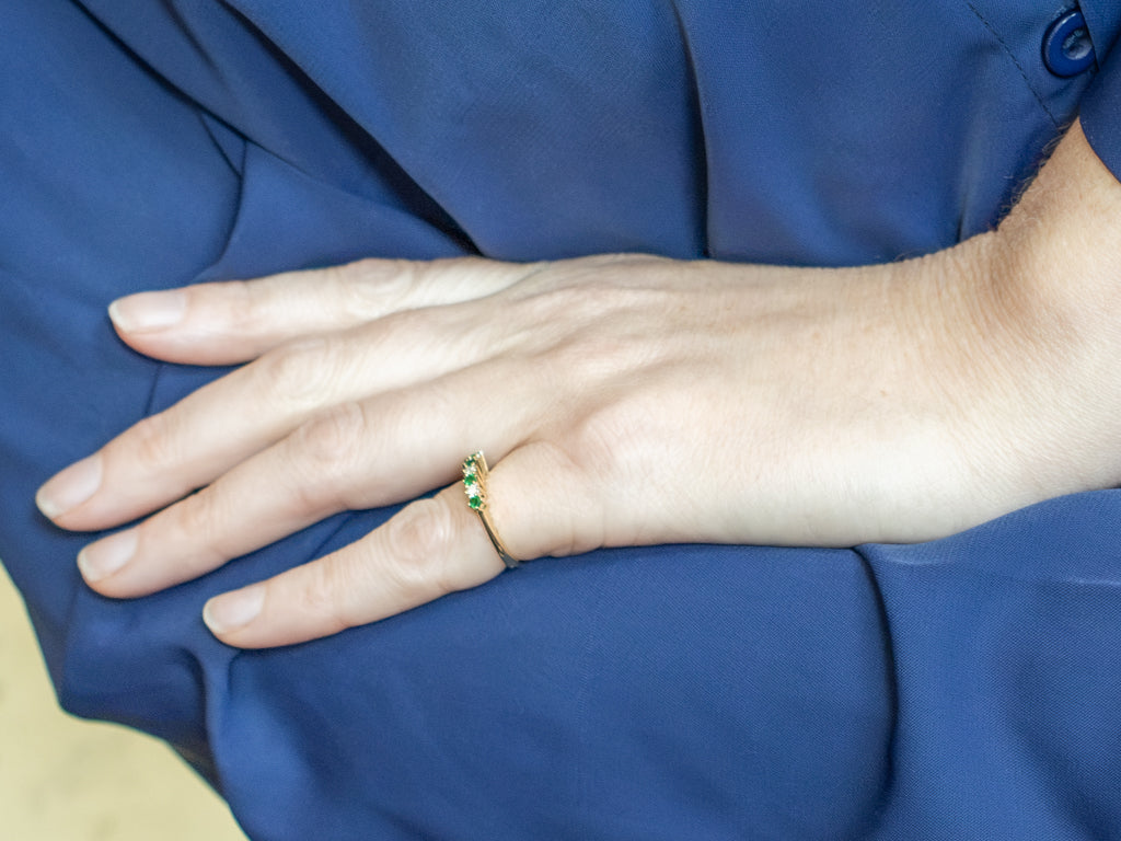 Alternating Diamond and Emerald Gemstone Band